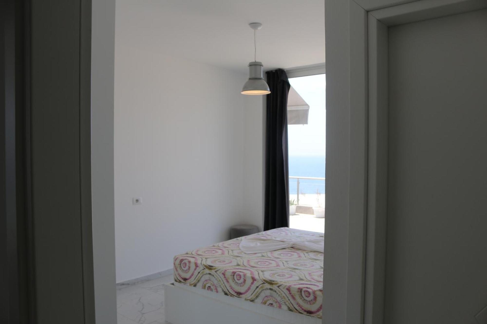 Infinity Sea View Penthouse Apartment Sarande Bagian luar foto