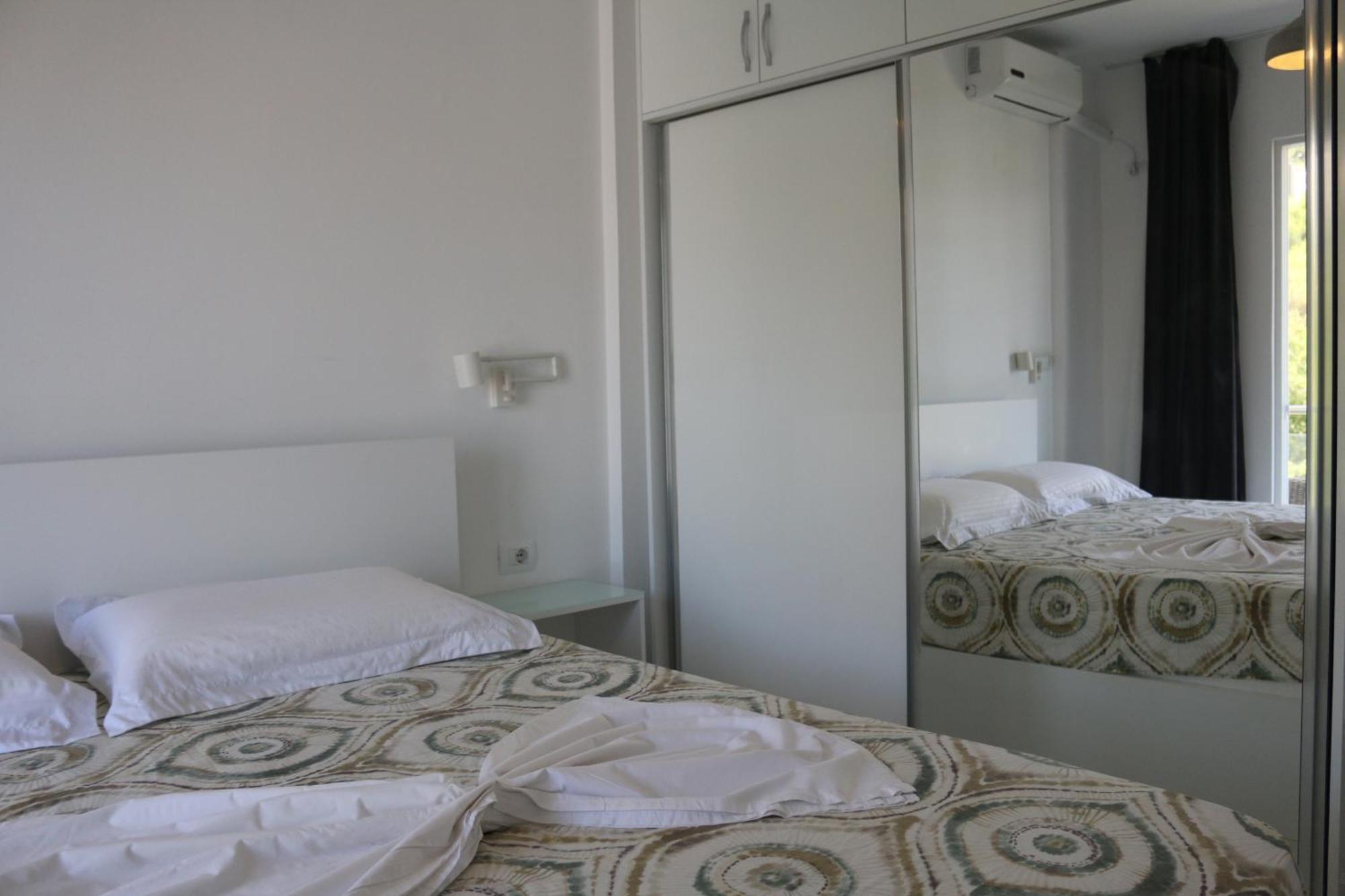 Infinity Sea View Penthouse Apartment Sarande Bagian luar foto