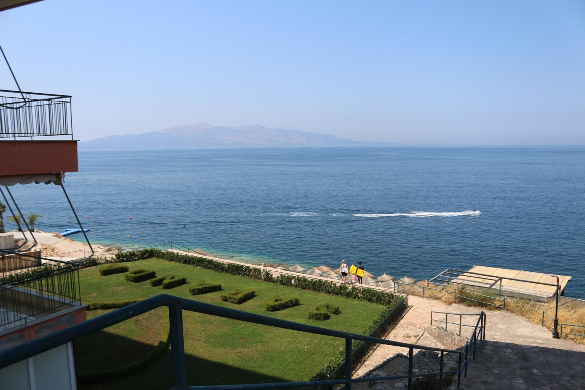 Infinity Sea View Penthouse Apartment Sarande Bagian luar foto